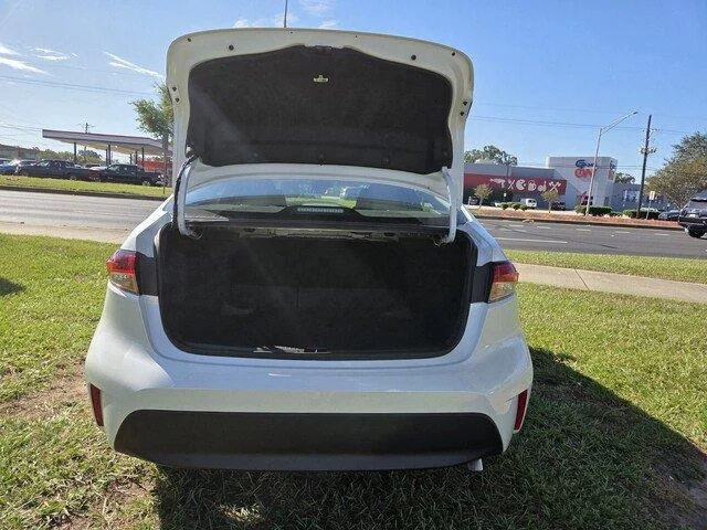 Used 2026 Wind Chill Pearl Toyota LE image 24