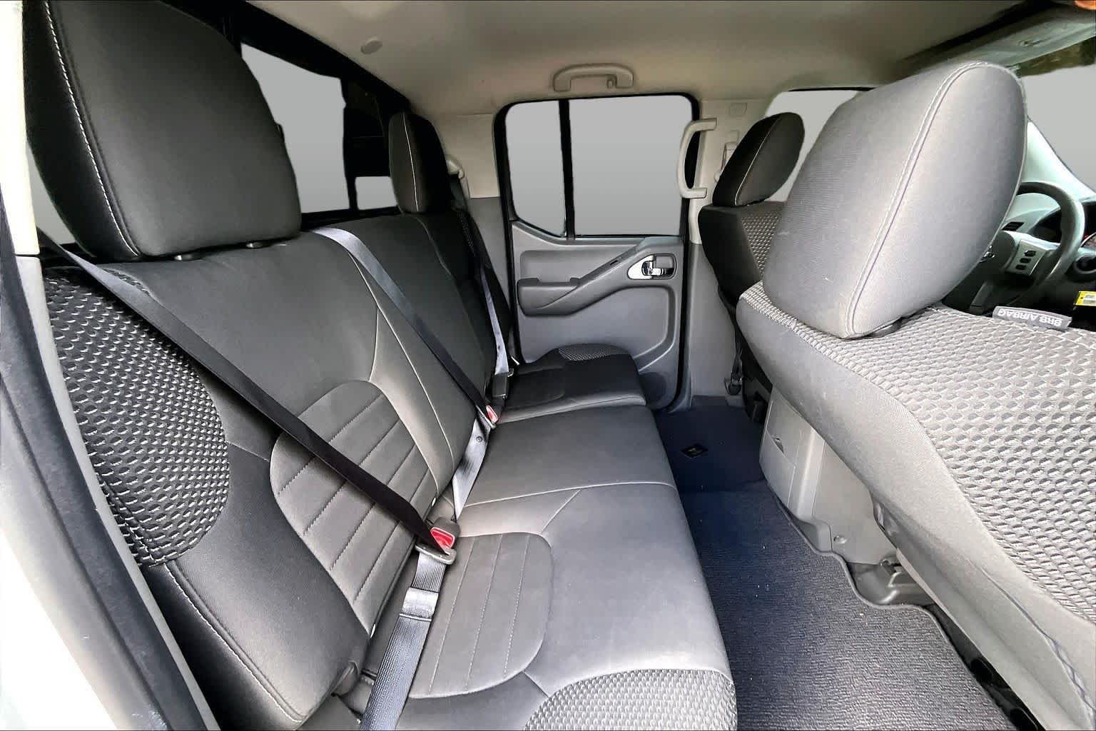 Used 2018 Glacier White Nissan Desert Runner image 19