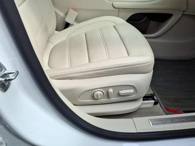 2020 GMC Acadia Denali - Photo 22