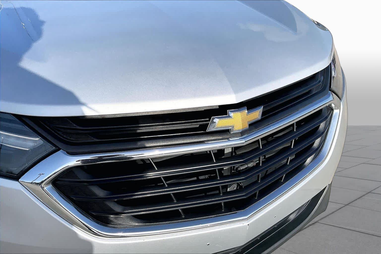Used 2018 Silver Ice Metallic Chevrolet LT image 28
