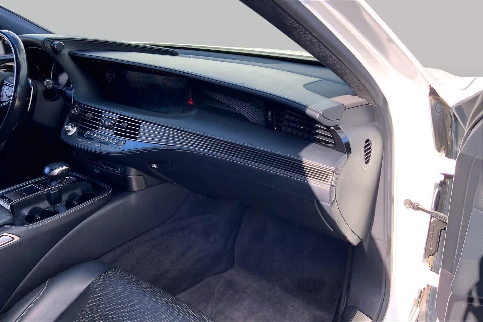 Used 2018 Ultra White Lexus  image 16