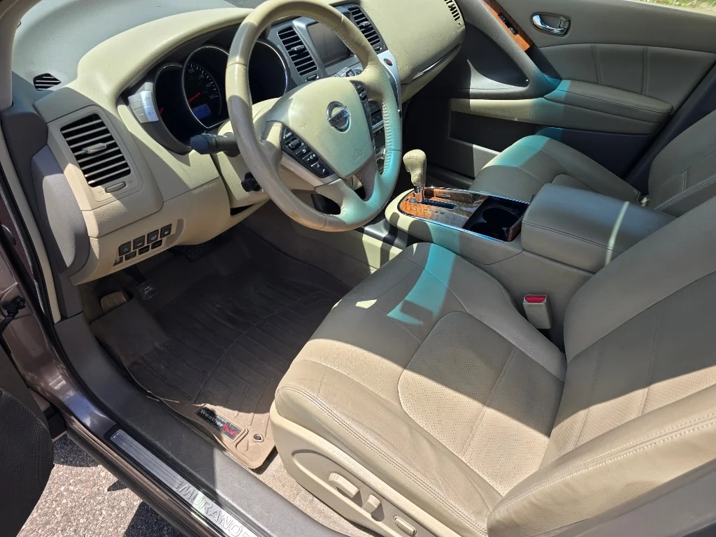Used 2014 Tinted Bronze Metallic Nissan LE image 25