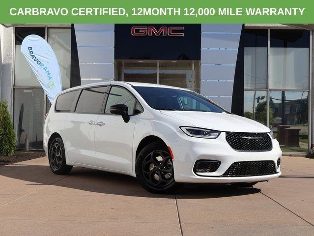 2024 Chrysler Pacifica Hybrid Select S-Appearance PHEV's photo