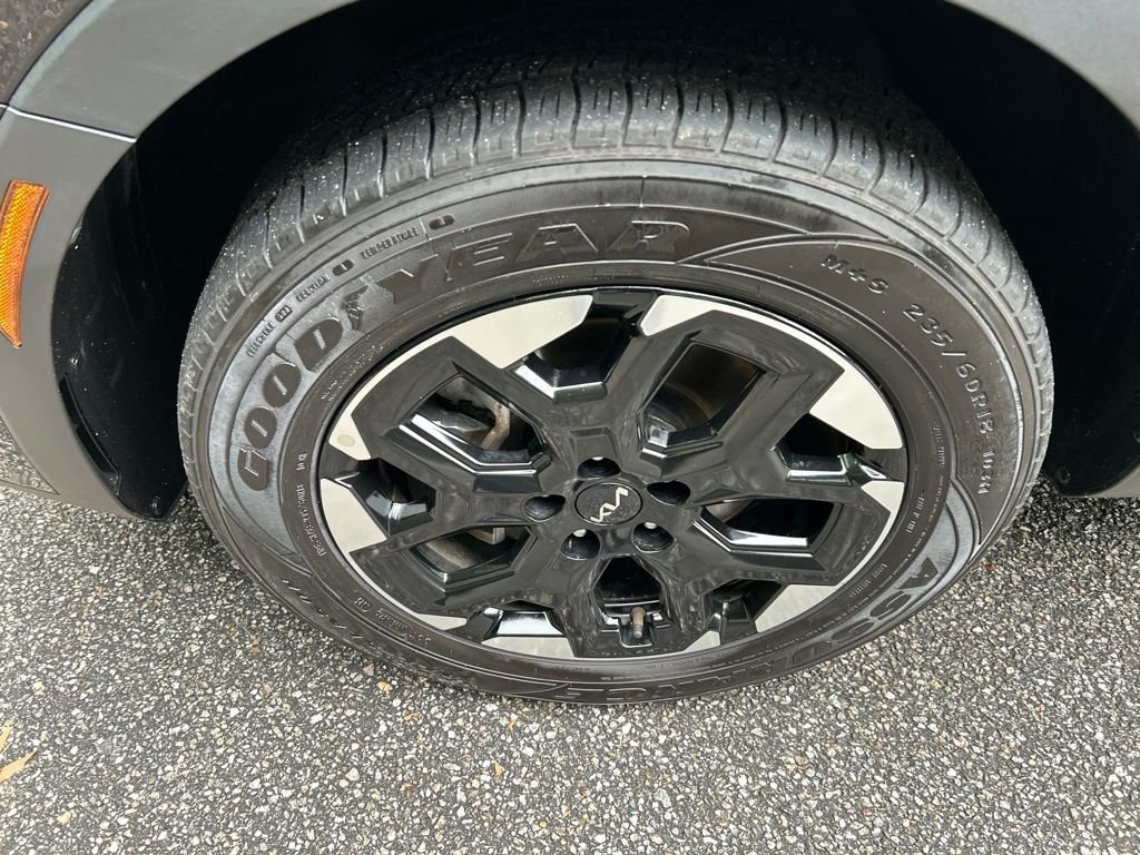 2024 Kia Sorento S - Photo 13