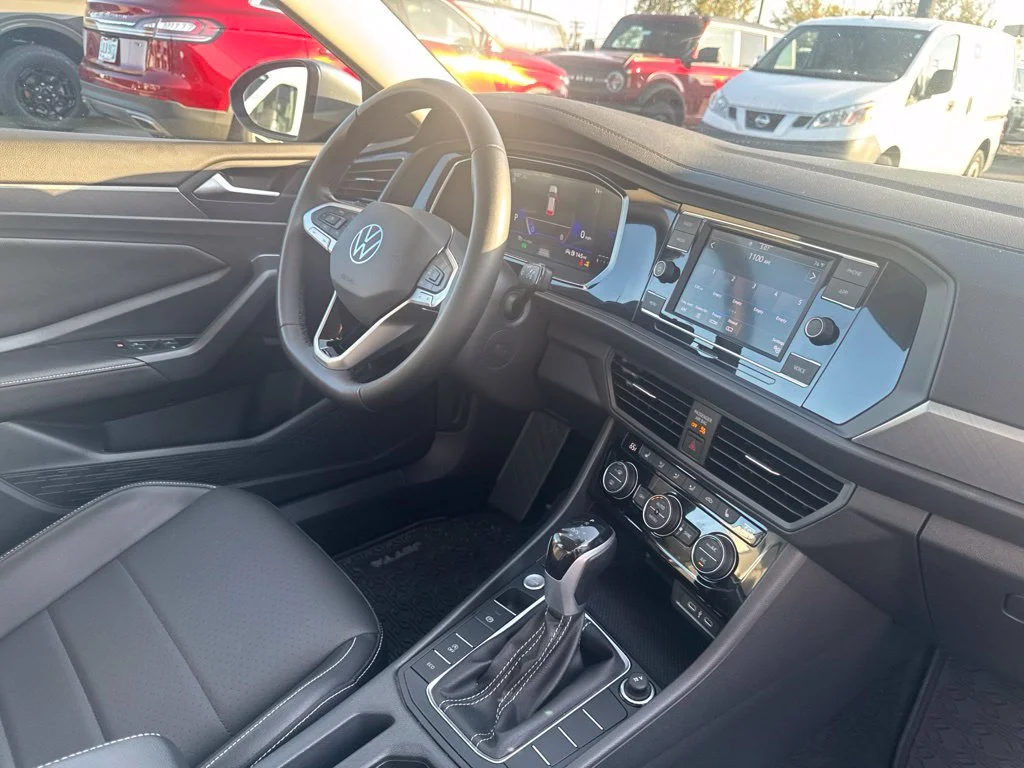 Used 2023 Silver Volkswagen 1.5T SE image 32