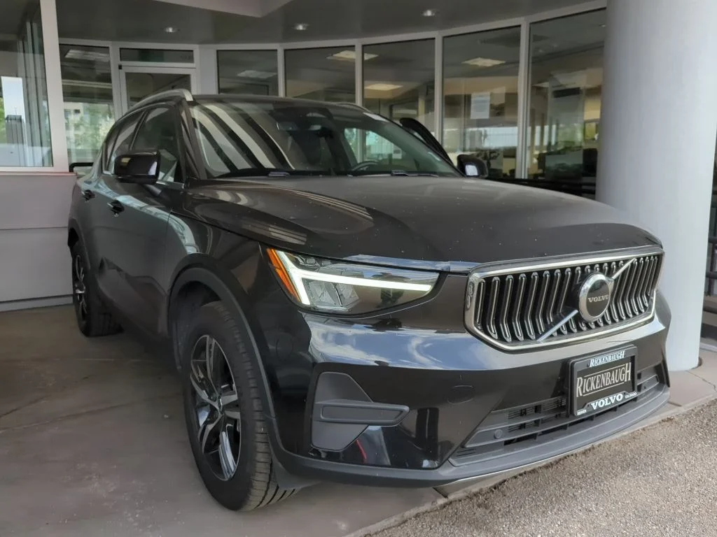 2025 Volvo XC40 B5 Core Bright AWD's photo