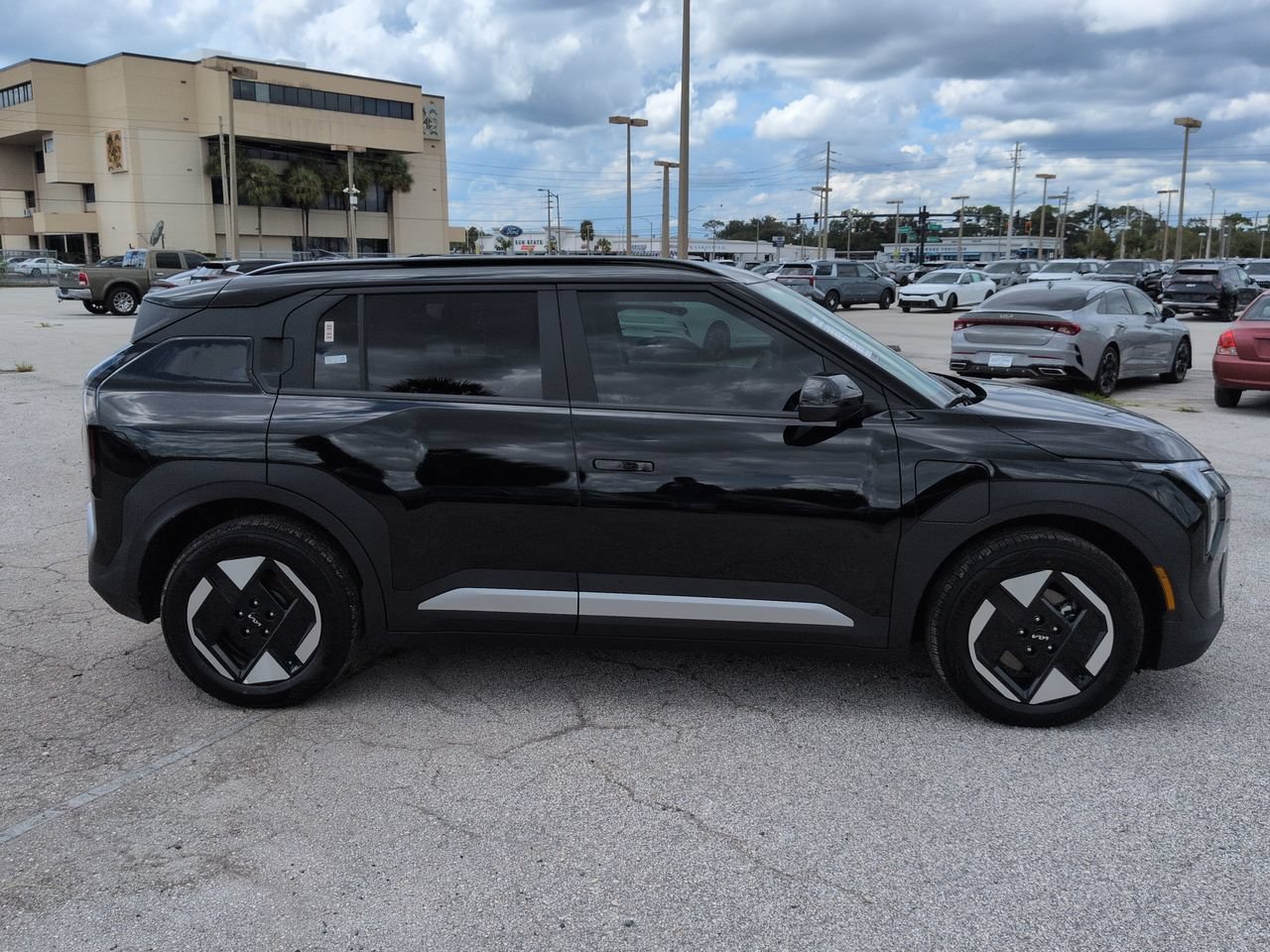New 2027 Aurora Black Pearl Kia Wind image 3