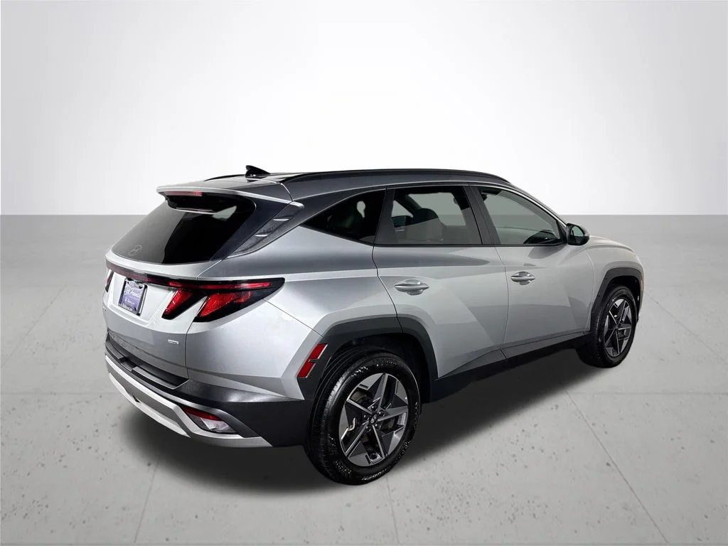 Used 2025 Silver Hyundai SEL image 6