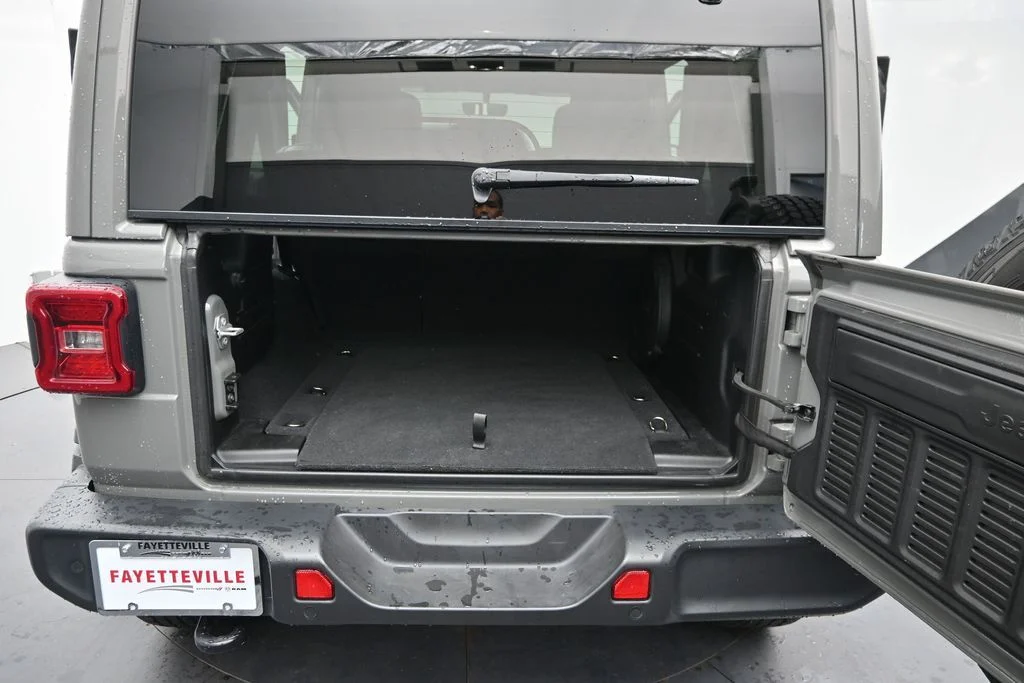 Used 2022 Gray Jeep Unlimited Sahara image 10