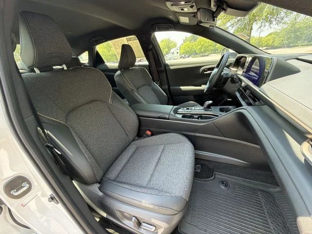 Used 2023 White Toyota XLE image 27