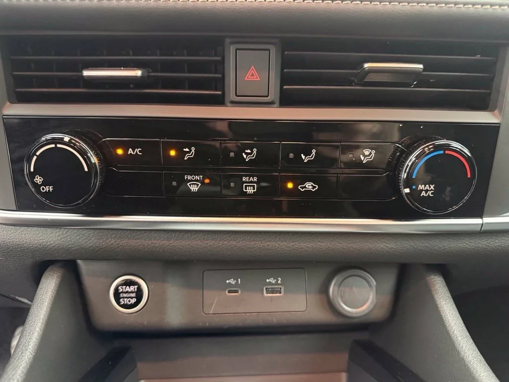 Used 2023 Blue Nissan S image 6