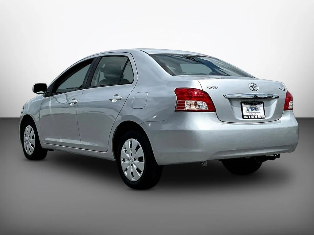 Used 2010 Silver Toyota Base image 4
