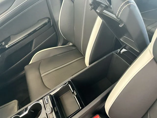 New 2026 Snow White Pearl Kia GT-Line image 24
