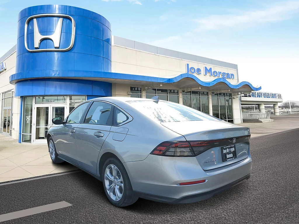 Certified Used 2024 Solar Silver Metallic Honda LX image 3