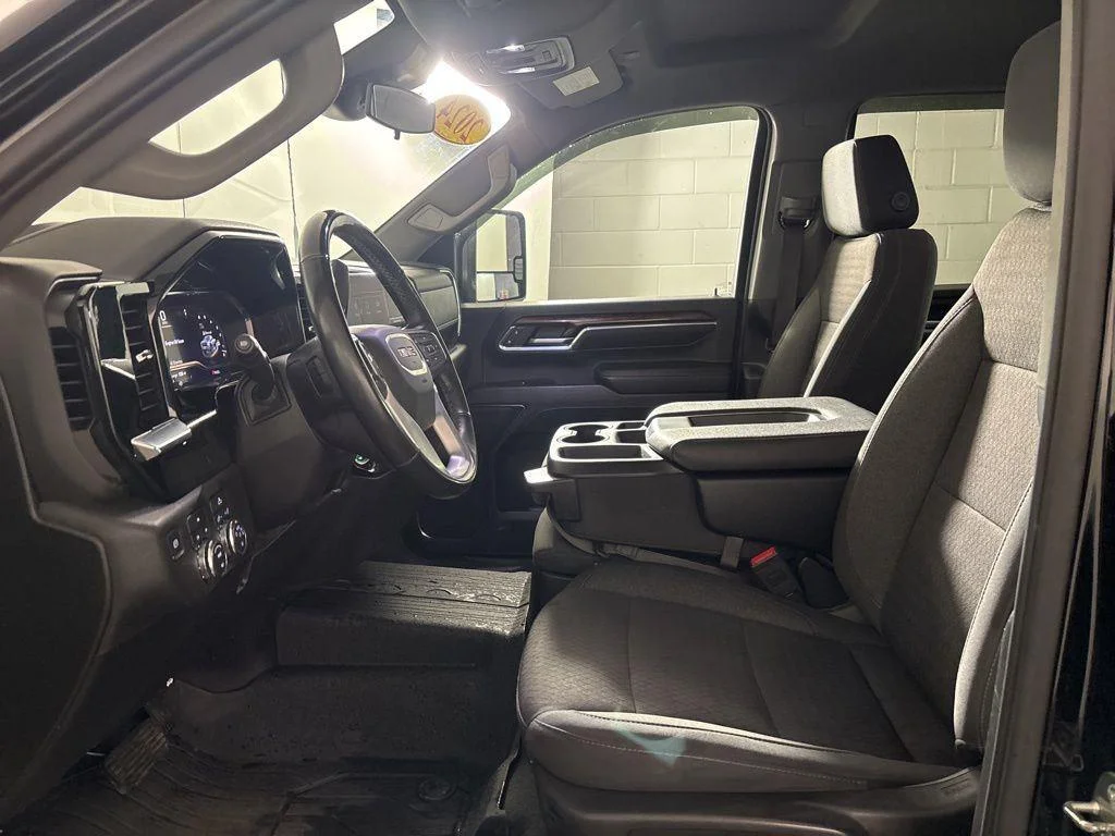 Used 2024 Onyx Black GMC SLE image 13