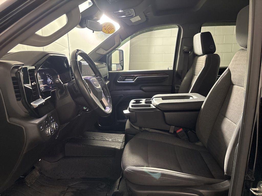 Used 2024 Onyx Black GMC SLE image 13