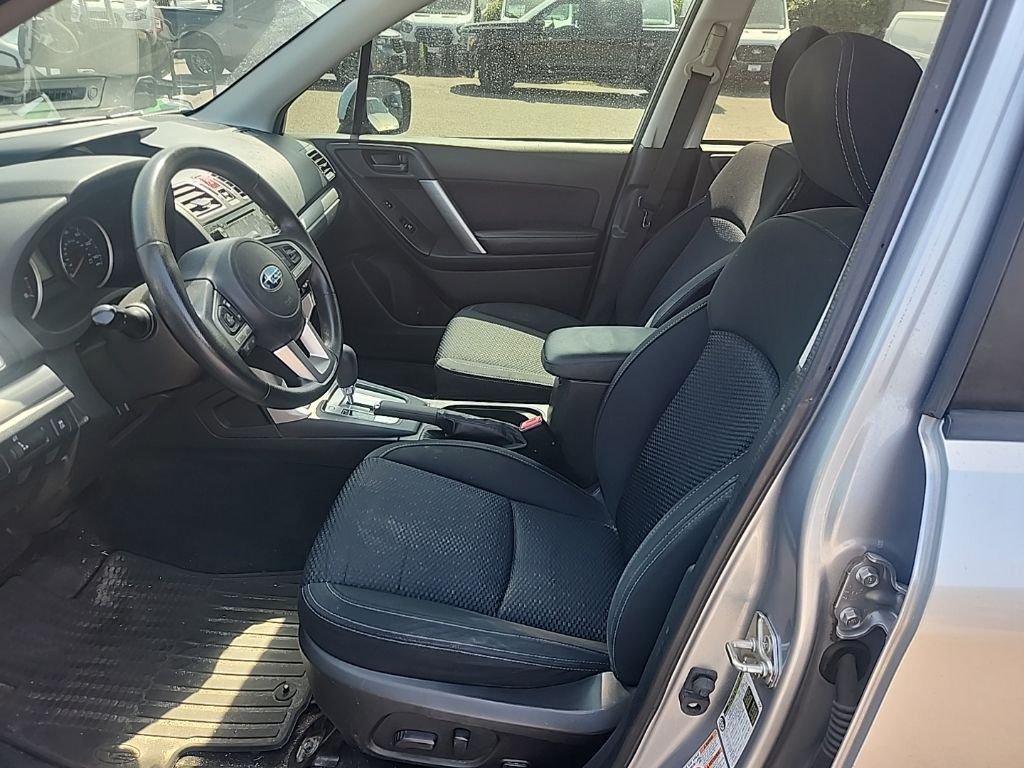 Used 2017 Silver Subaru 2.5i Premium image 18
