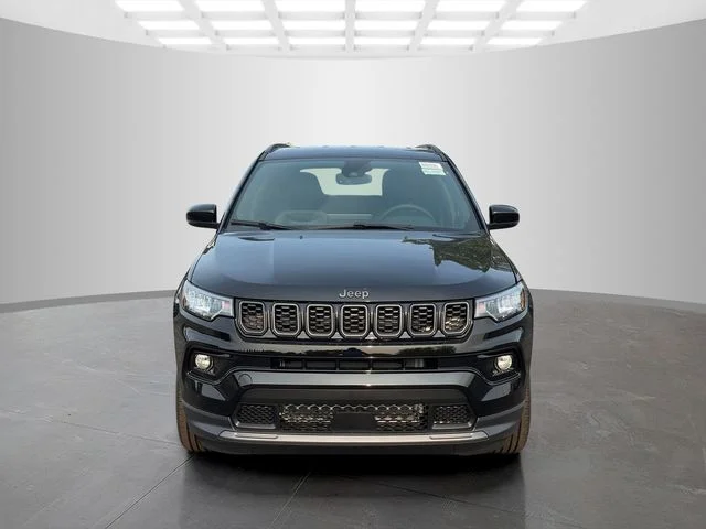 New 2026 Diamond Black Crystal Pearl-Coat Exterior Paint Jeep Limited image 2