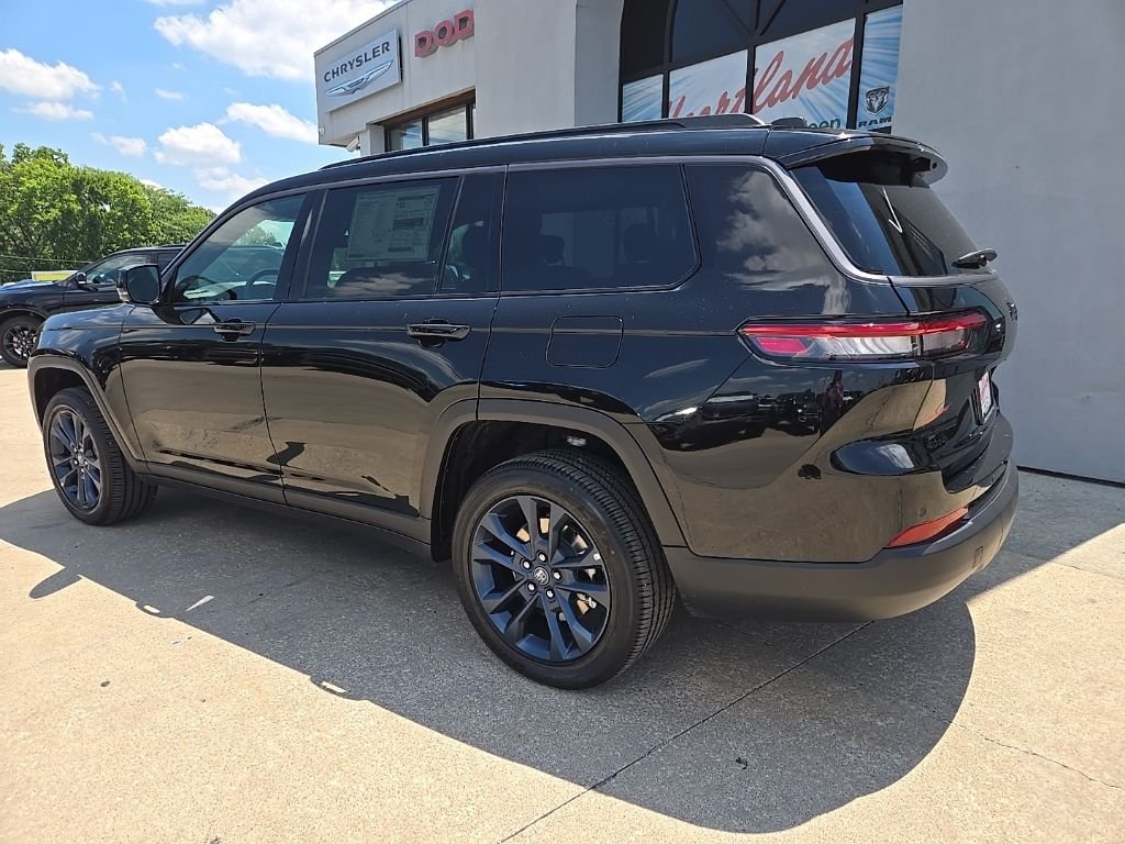 New 2026 Diamond Black Crystal Pearl-Coat Exterior Paint Jeep  image 7