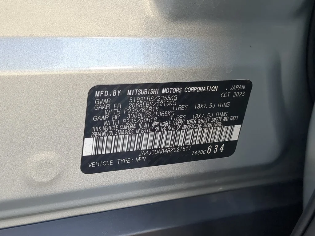Used 2024 Silver Mitsubishi ES image 34