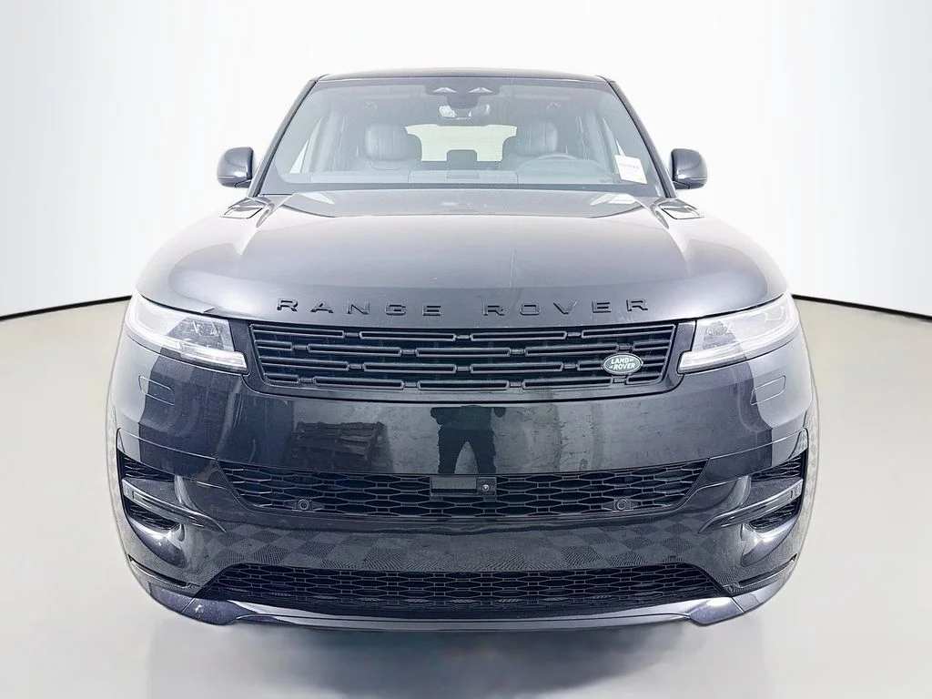New 2026 Santorini Black Land Rover Dynamic SE image 2
