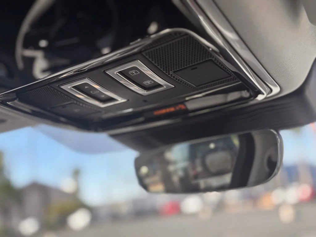 Used 2024  Land Rover S image 13