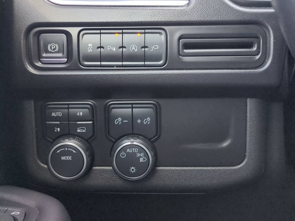 Used 2021 BLACK Chevrolet RST image 25