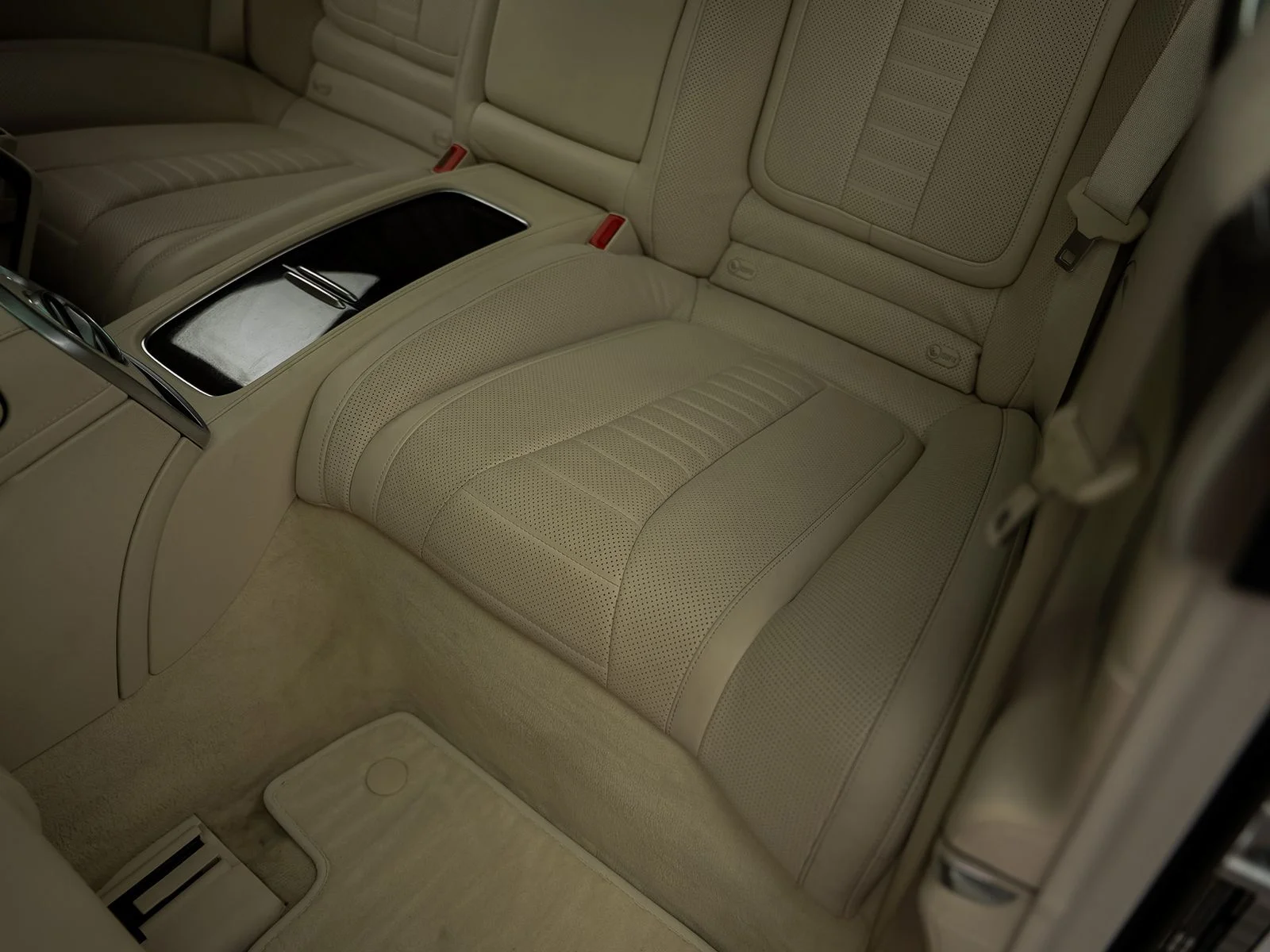 Used 2015 White Mercedes-Benz S 550 image 39