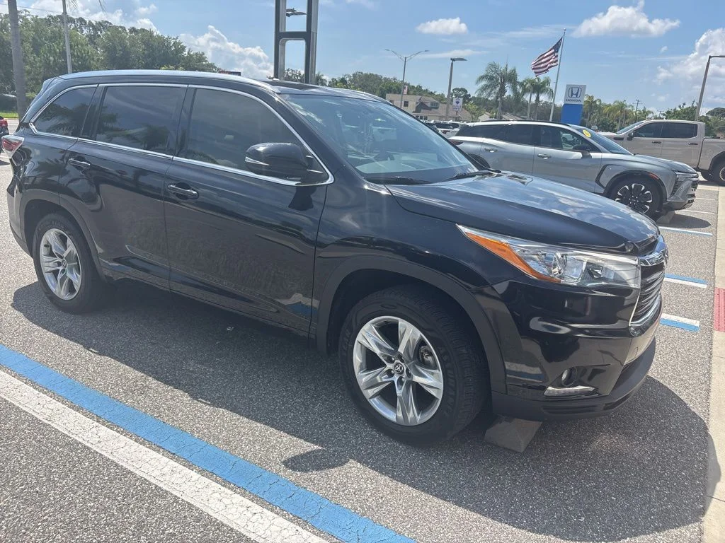 Used 2016  Toyota Limited image 1