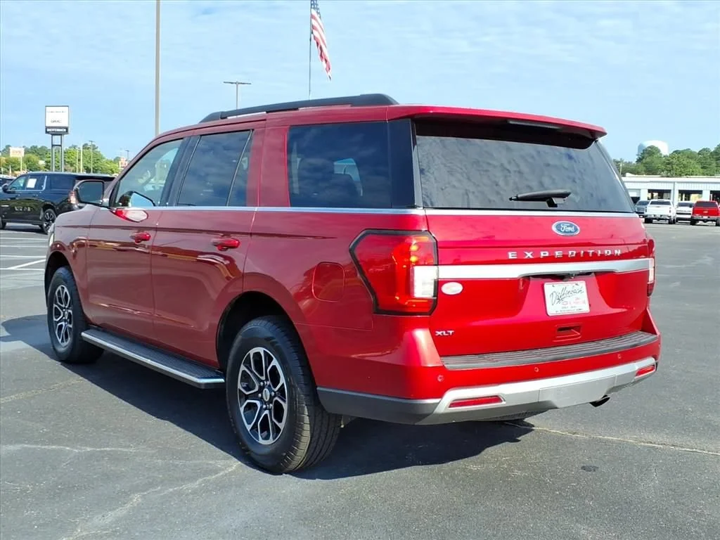 Used 2022 Red Ford XLT image 16