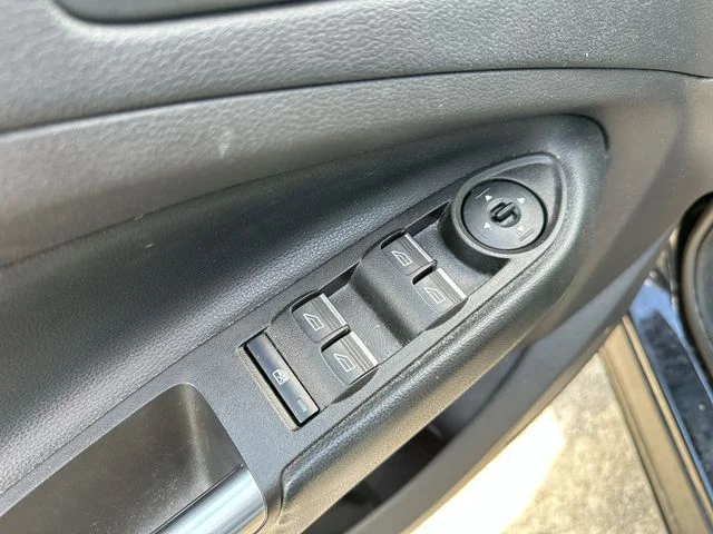 Used 2019 Black Ford SE image 26