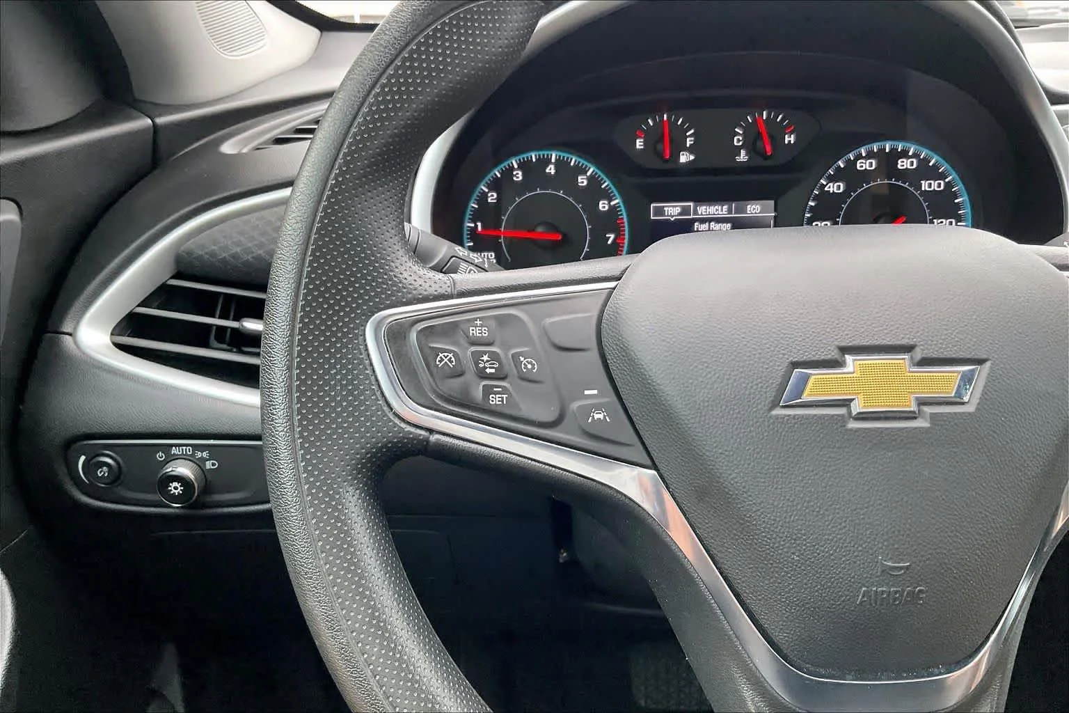 Used 2024 Summit White Chevrolet LT image 22