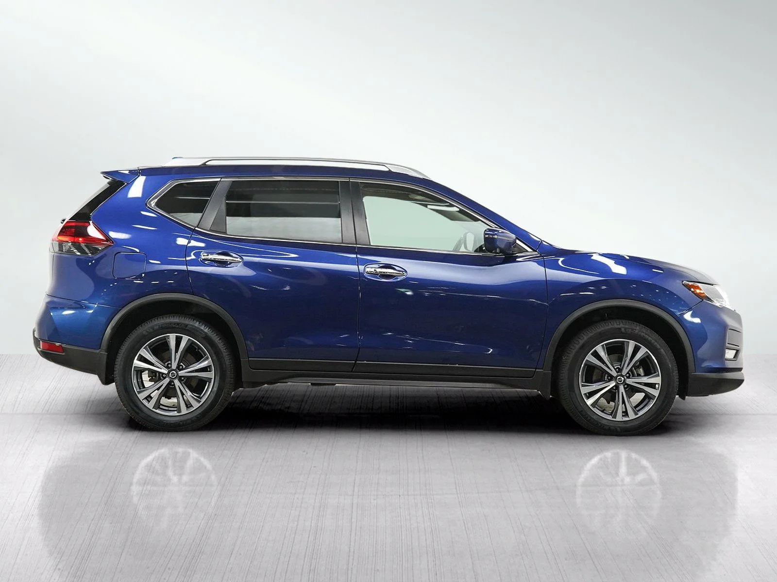 Used 2019 Caspian Blue Metallic Nissan SV image 6