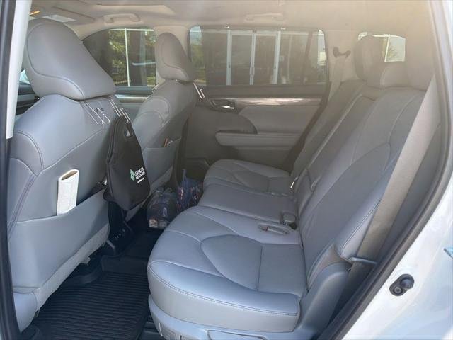 Certified Used 2021 BLIZZARD PEARL Toyota  image 8