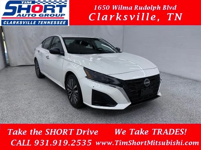 Used 2025 White Nissan 2.5 SV image 1