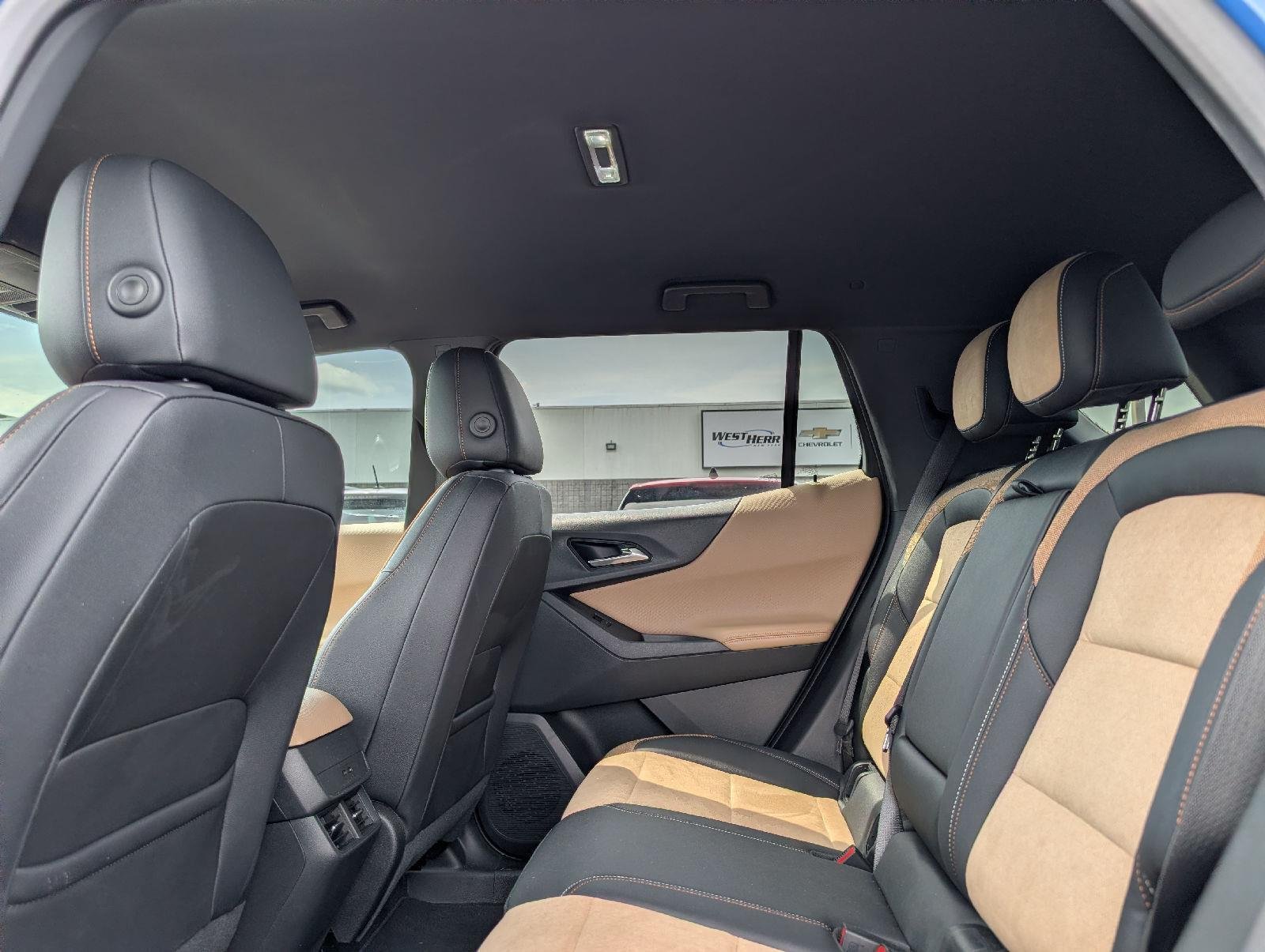 Used 2025 Reef Blue Metallic Chevrolet AWD ACTIV image 9