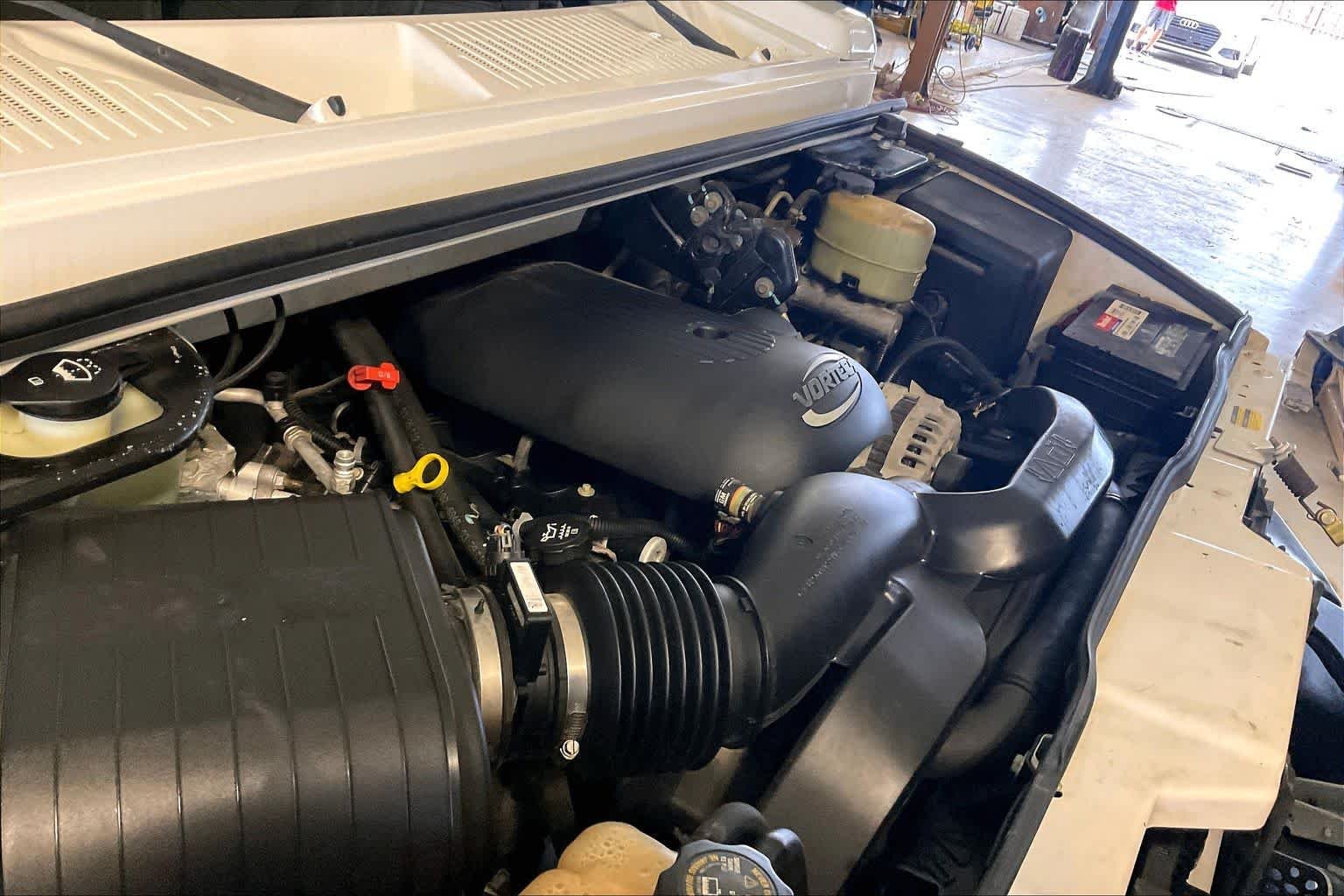 Used 2003 White HUMMER  image 25