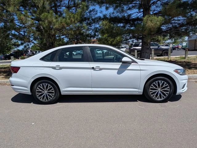 Used 2021 Pure White Volkswagen 1.4T SE image 2