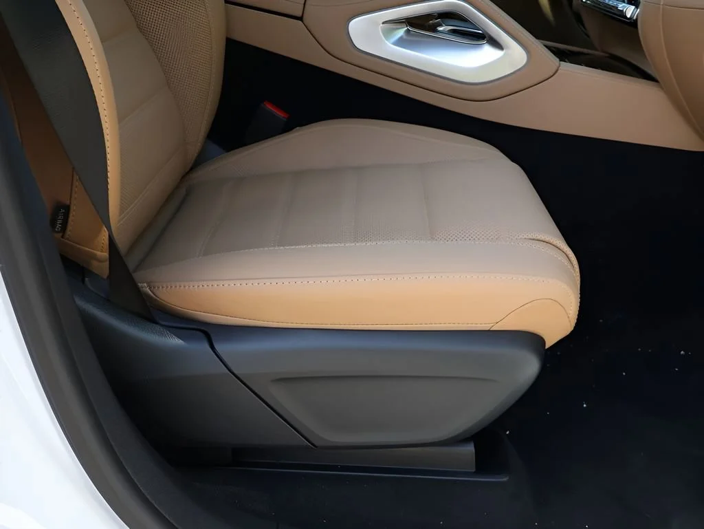 New 2026 MANUFAKTUR Moonlight White Metallic Mercedes-Benz GLS 450 image 51