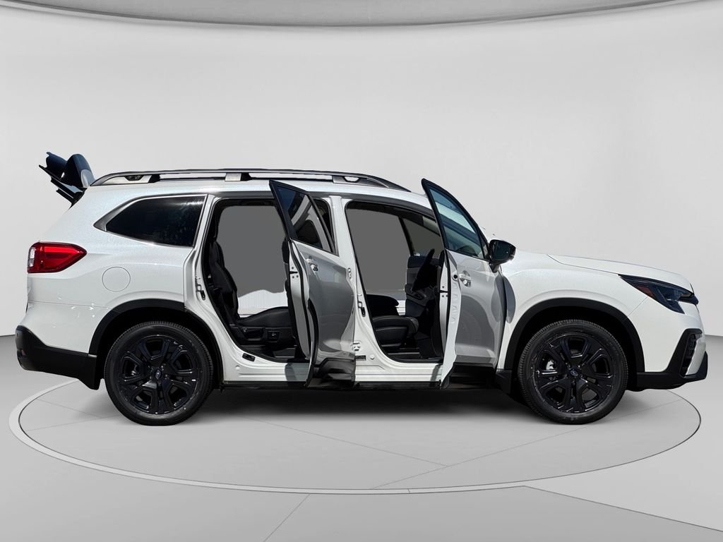 Used 2025 Crystal White Pearl Subaru Onyx Edition image 31