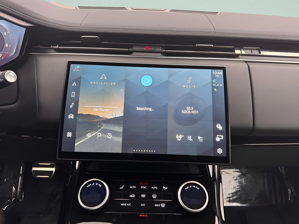 Used 2023  Land Rover SE Dynamic image 18