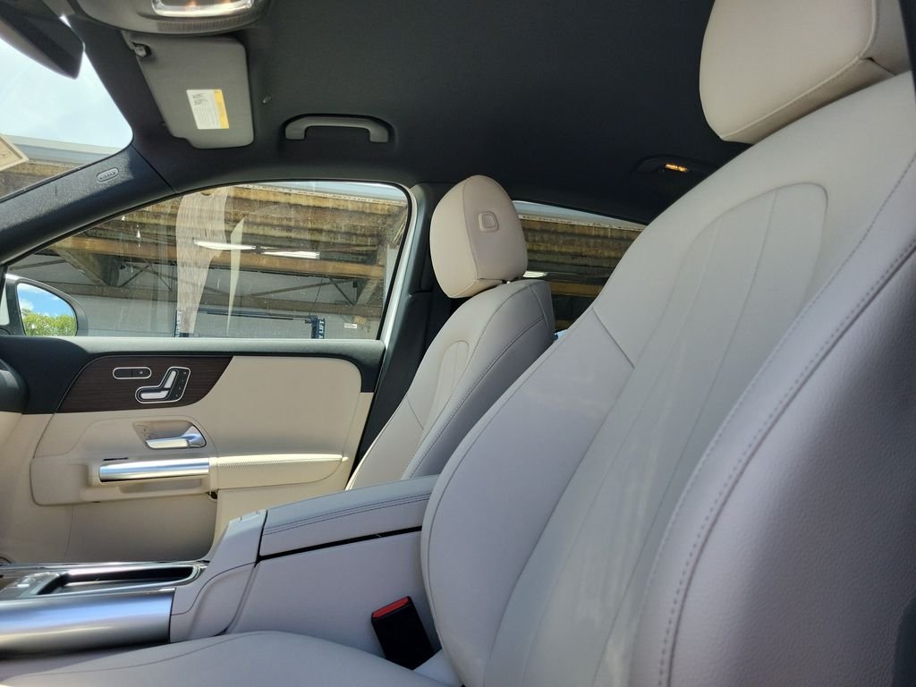New 2026 Polar White Mercedes-Benz GLA 250 image 22