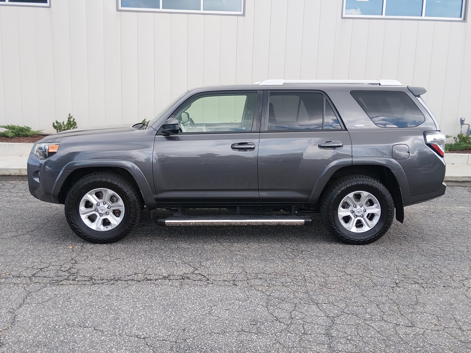 Used 2015 Magnetic Gray Metallic Toyota SR5 image 6