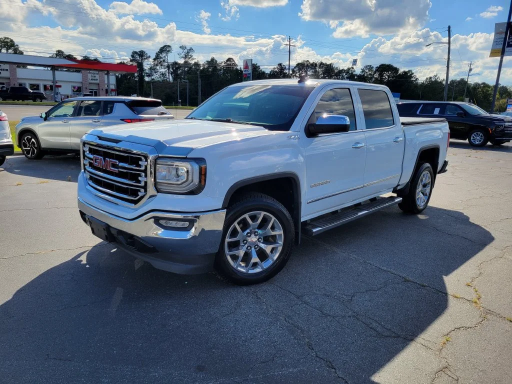 Used 2018 SUMMIT WHITE GMC SLT image 2
