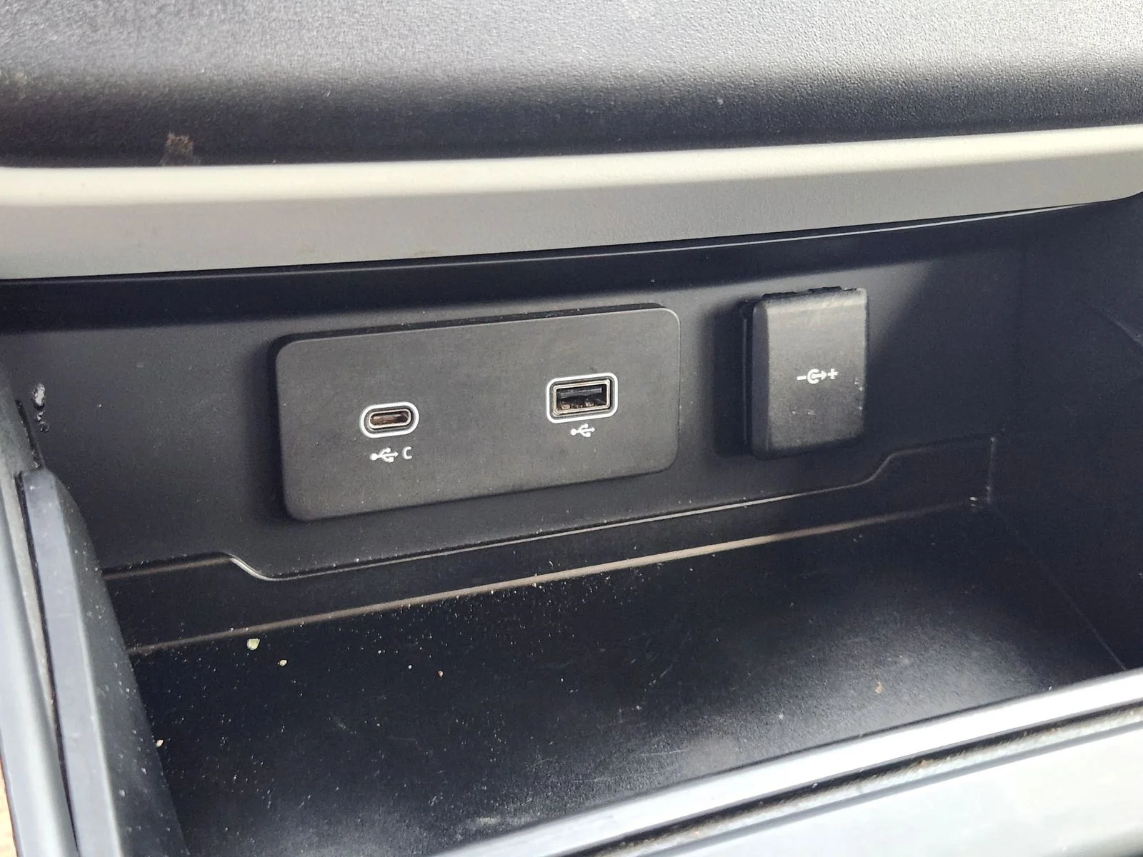 Used 2020 Green Land Rover HSE image 18