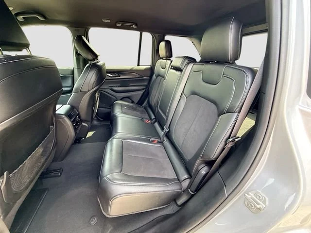 Used 2024 Silver Zynith Jeep Altitude image 19