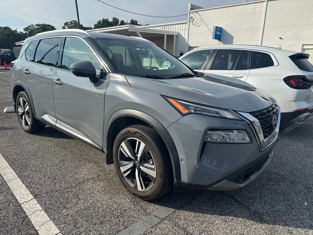 Used 2022 Gray Nissan SL image 6