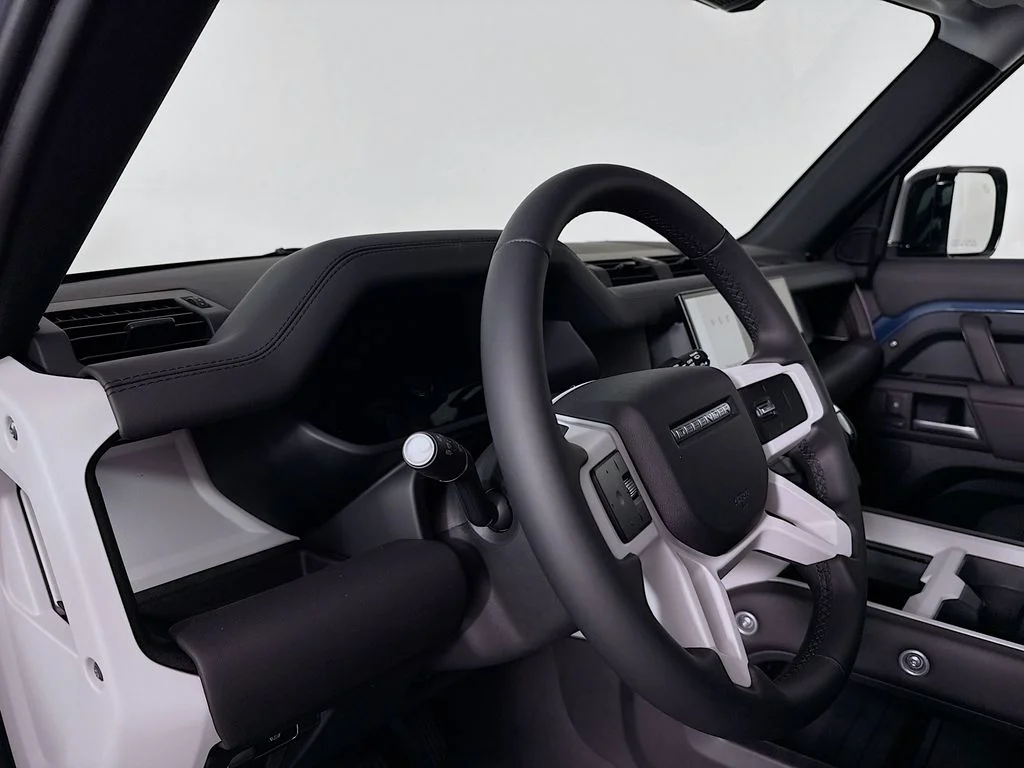 New 2026 Tasman Blue Metallic Land Rover S image 4