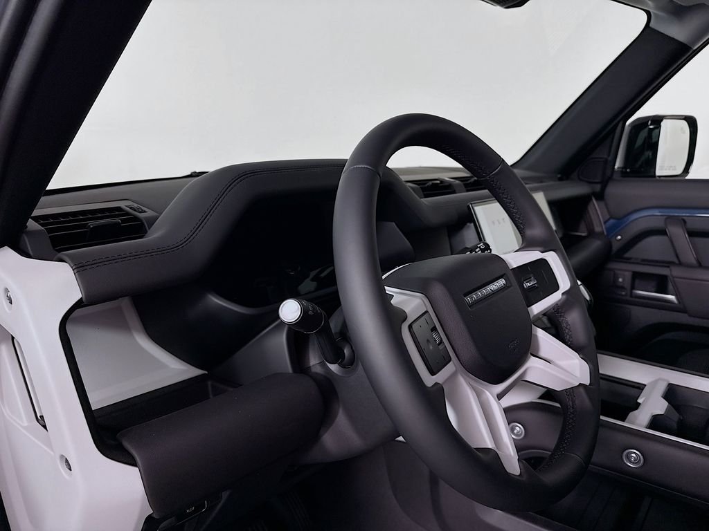 New 2026 Tasman Blue Land Rover S image 4