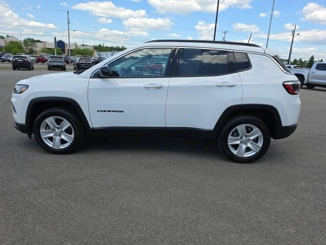 Used 2022 White Jeep Latitude image 6